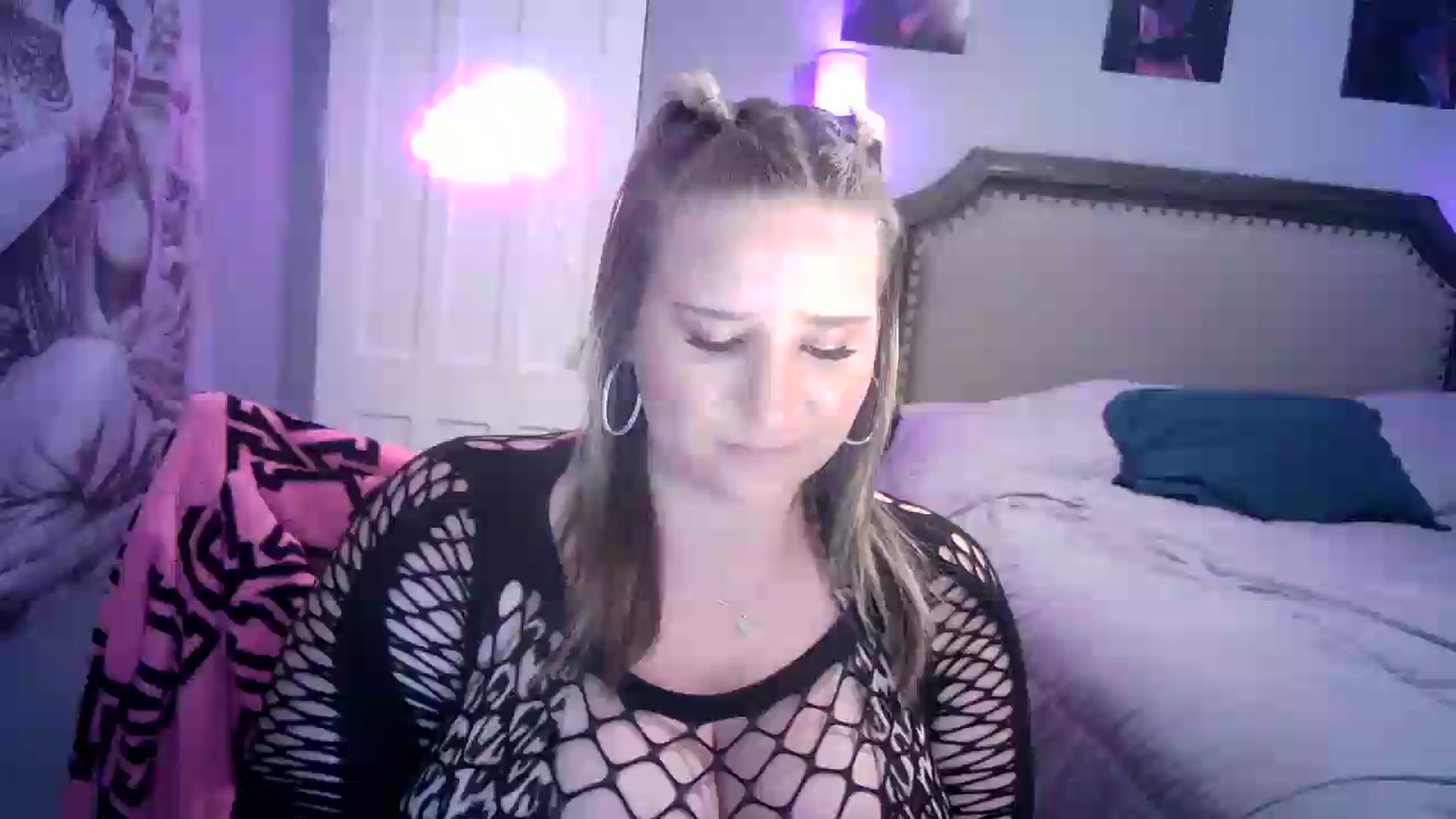 Gallery image thumbnail from LusciousLindz's myfreecams stream on, 08/06/2026, 20:22 image 2 of 20