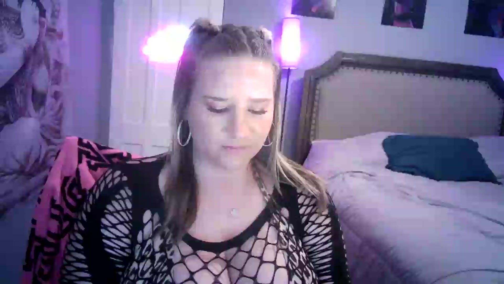 Gallery image thumbnail from LusciousLindz's myfreecams stream on, 08/06/2026, 20:22 image 1 of 20