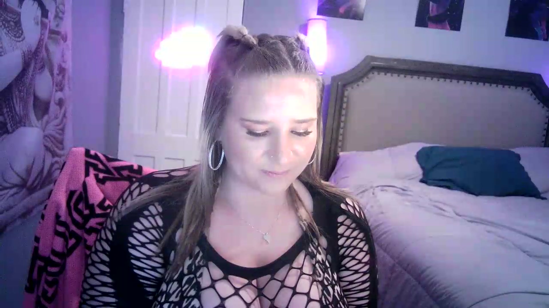 Gallery image thumbnail from LusciousLindz's myfreecams stream on, 08/06/2026, 20:22 image 19 of 20