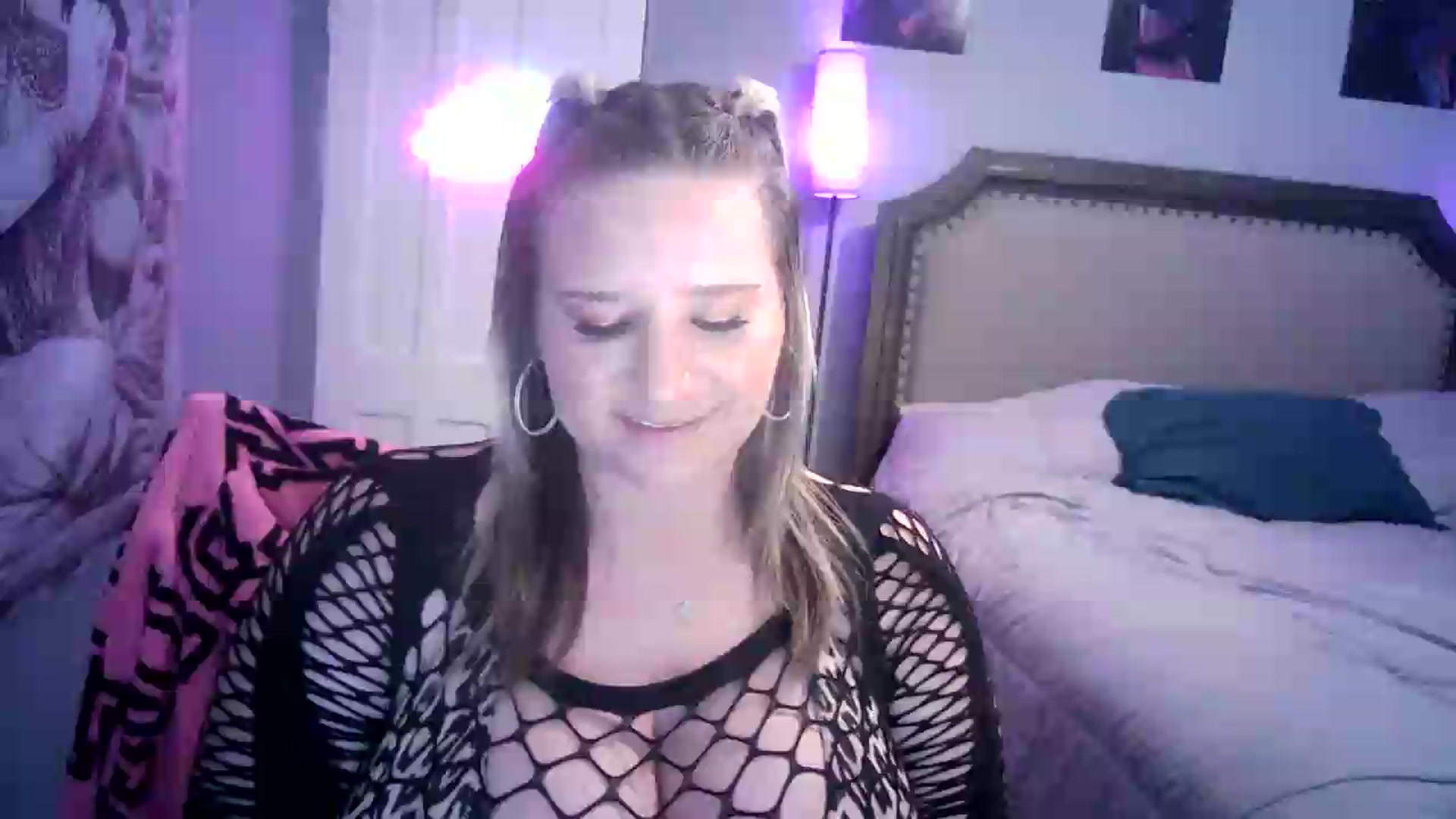 Gallery image thumbnail from LusciousLindz's myfreecams stream on, 08/06/2026, 20:22 image 6 of 20