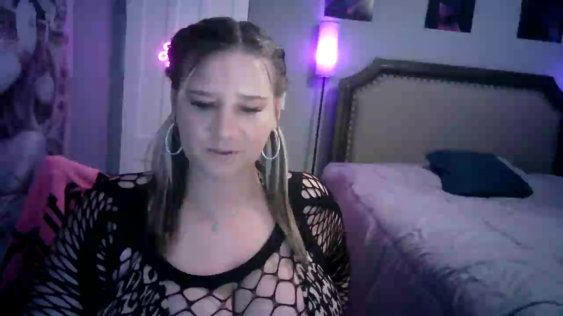 Gallery image thumbnail from LusciousLindz's myfreecams stream on, 08/07/2026, 21:38 image 4 of 20