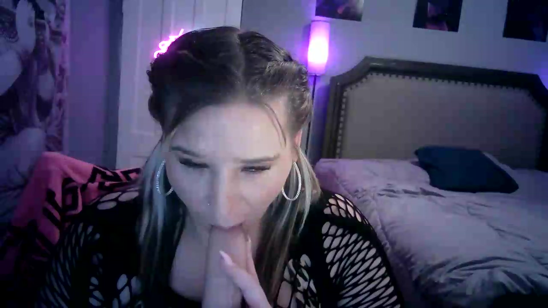 Gallery image thumbnail from LusciousLindz's myfreecams stream on, 08/07/2026, 21:38 image 17 of 20