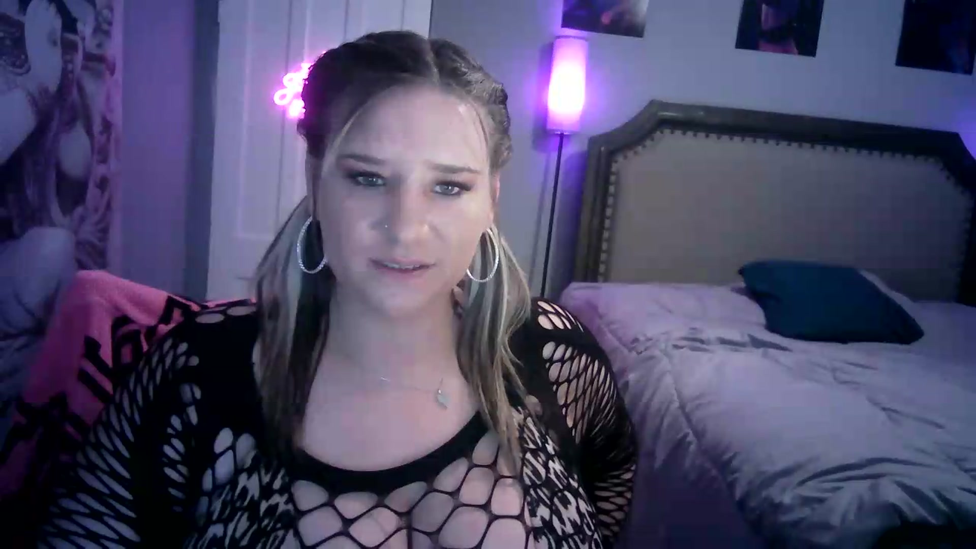 Gallery image thumbnail from LusciousLindz's myfreecams stream on, 08/07/2026, 21:38 image 18 of 20
