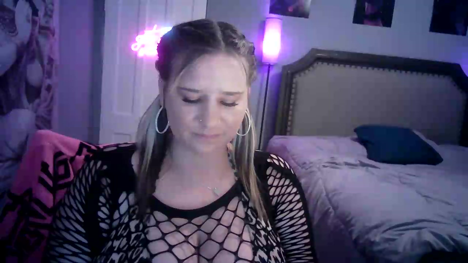 Gallery image thumbnail from LusciousLindz's myfreecams stream on, 08/07/2026, 21:38 image 15 of 20
