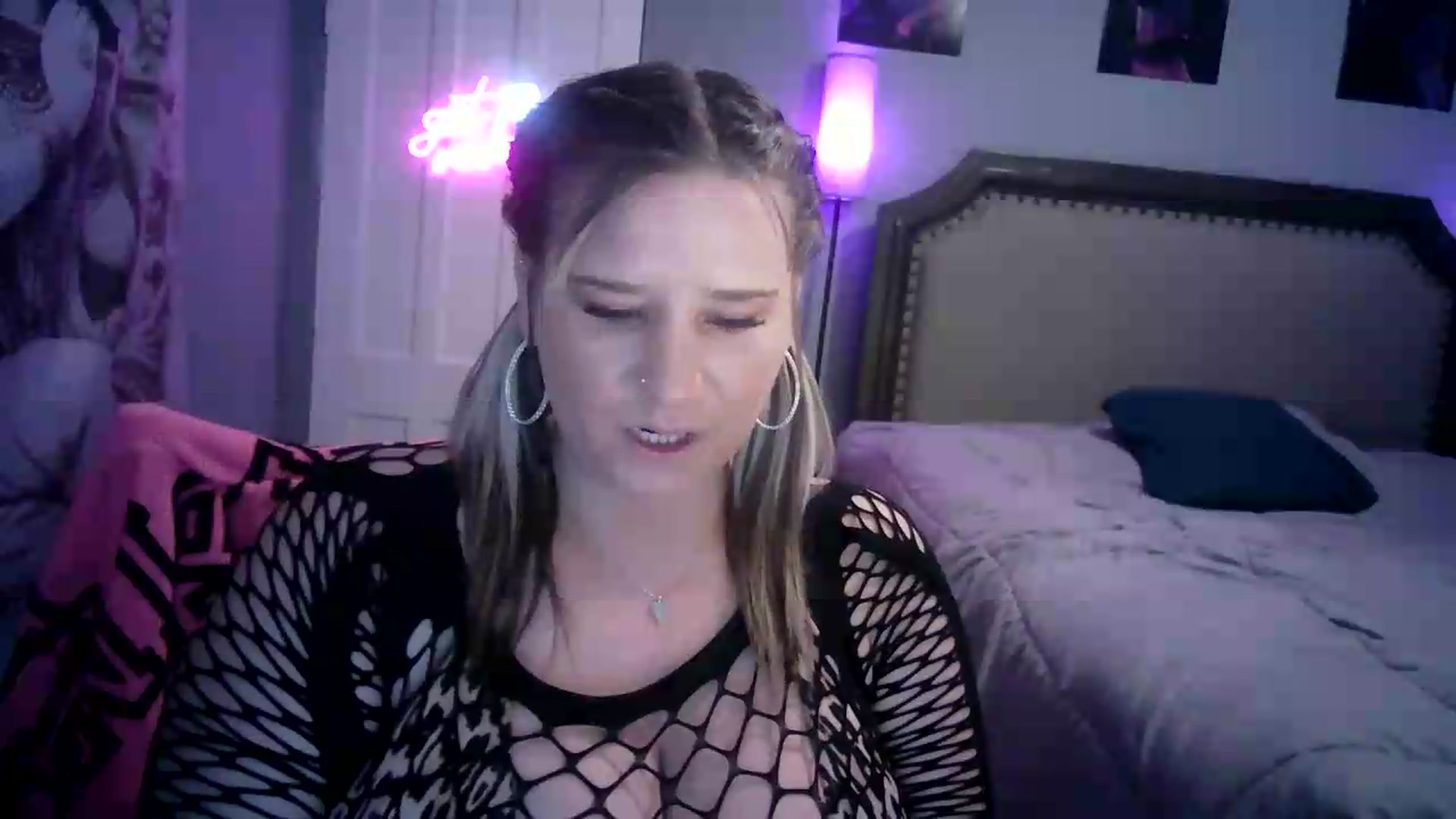 Gallery image thumbnail from LusciousLindz's myfreecams stream on, 08/07/2026, 21:38 image 9 of 20