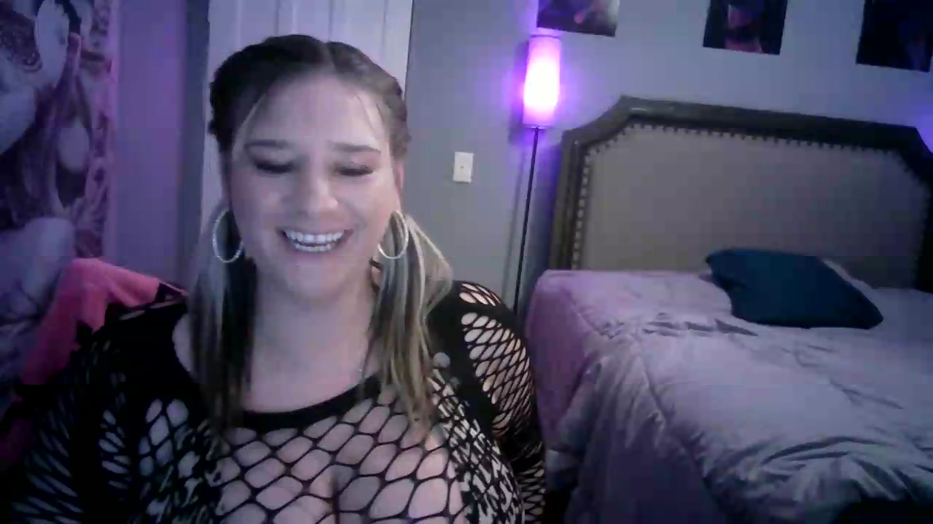 Gallery image thumbnail from LusciousLindz's myfreecams stream on, 08/07/2026, 21:38 image 14 of 20