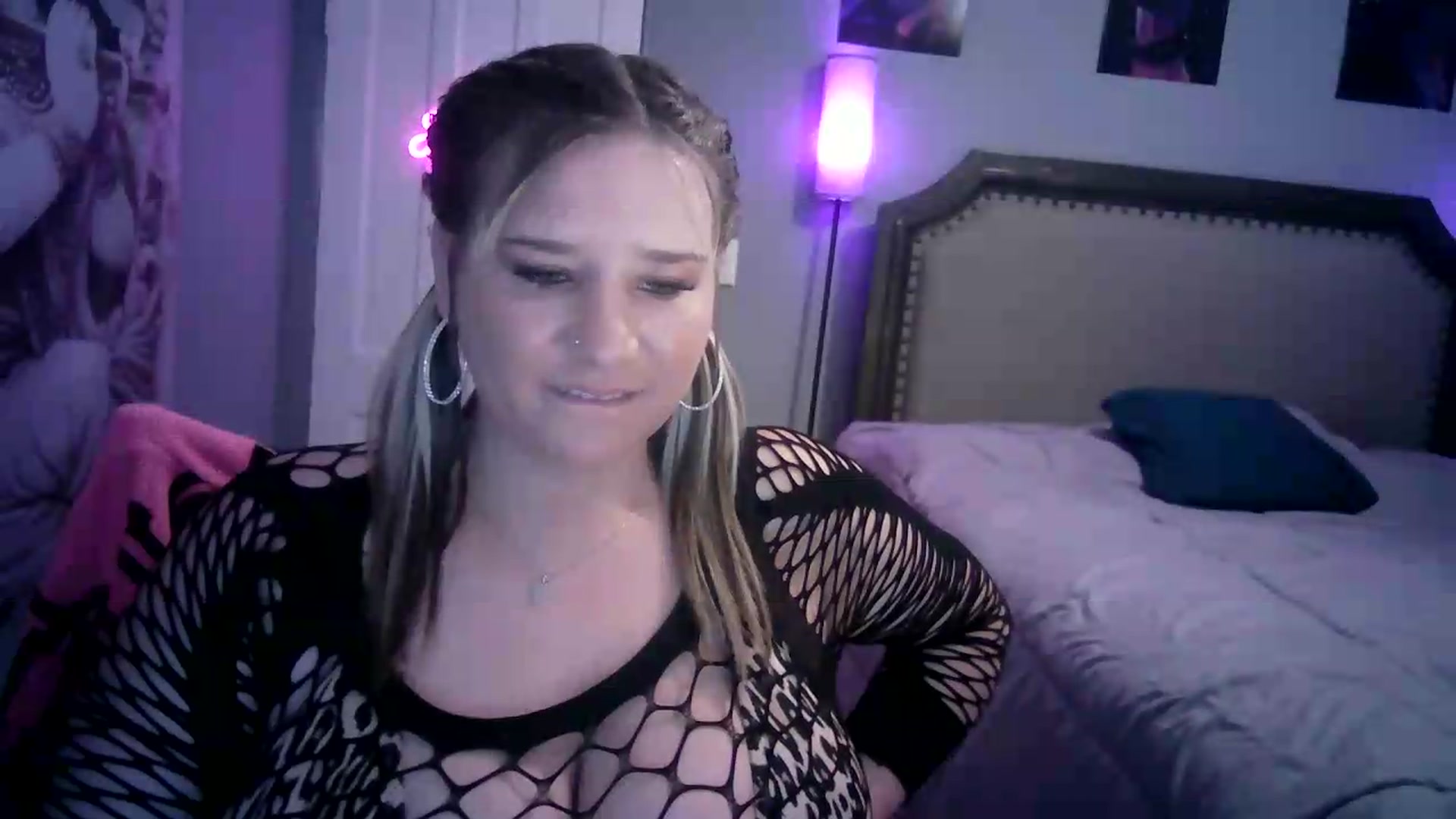 Gallery image thumbnail from LusciousLindz's myfreecams stream on, 08/07/2026, 21:38 image 3 of 20