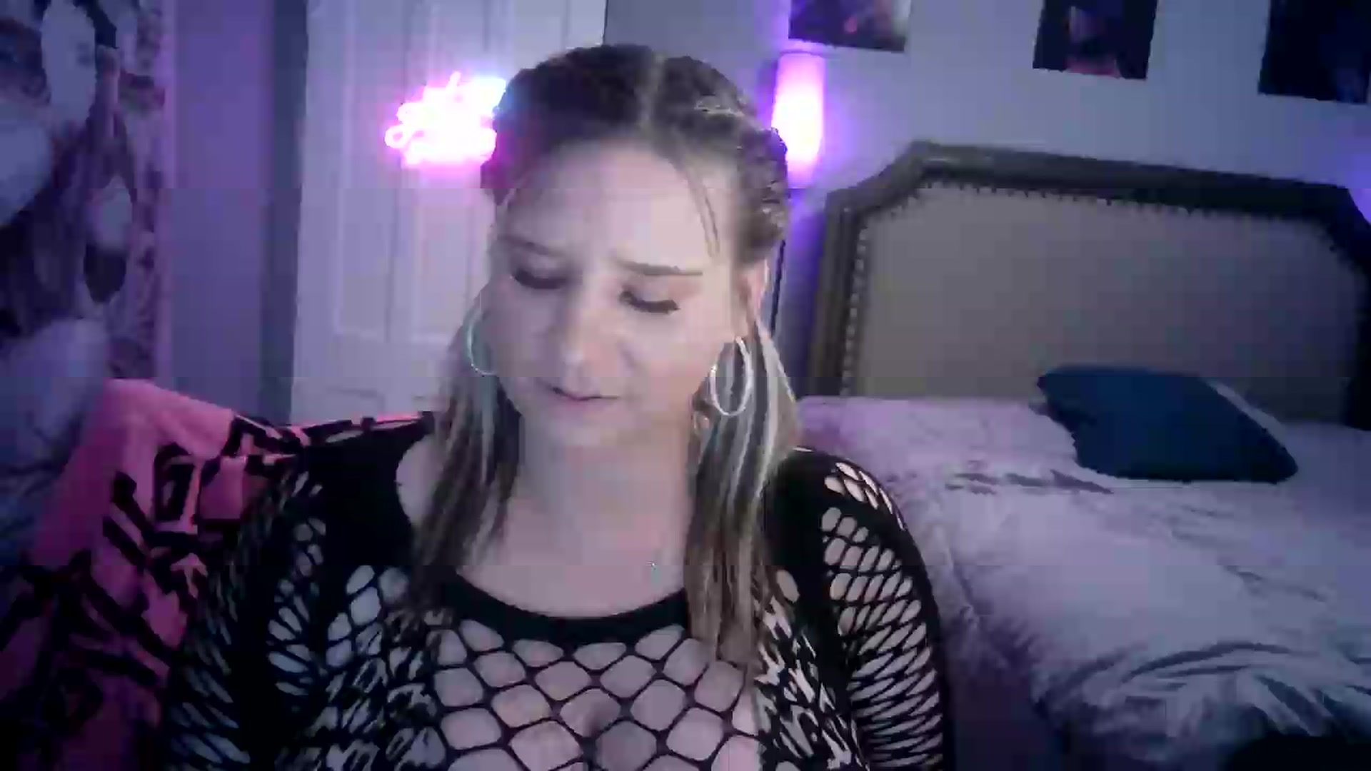 Gallery image thumbnail from LusciousLindz's myfreecams stream on, 08/07/2026, 21:38 image 16 of 20