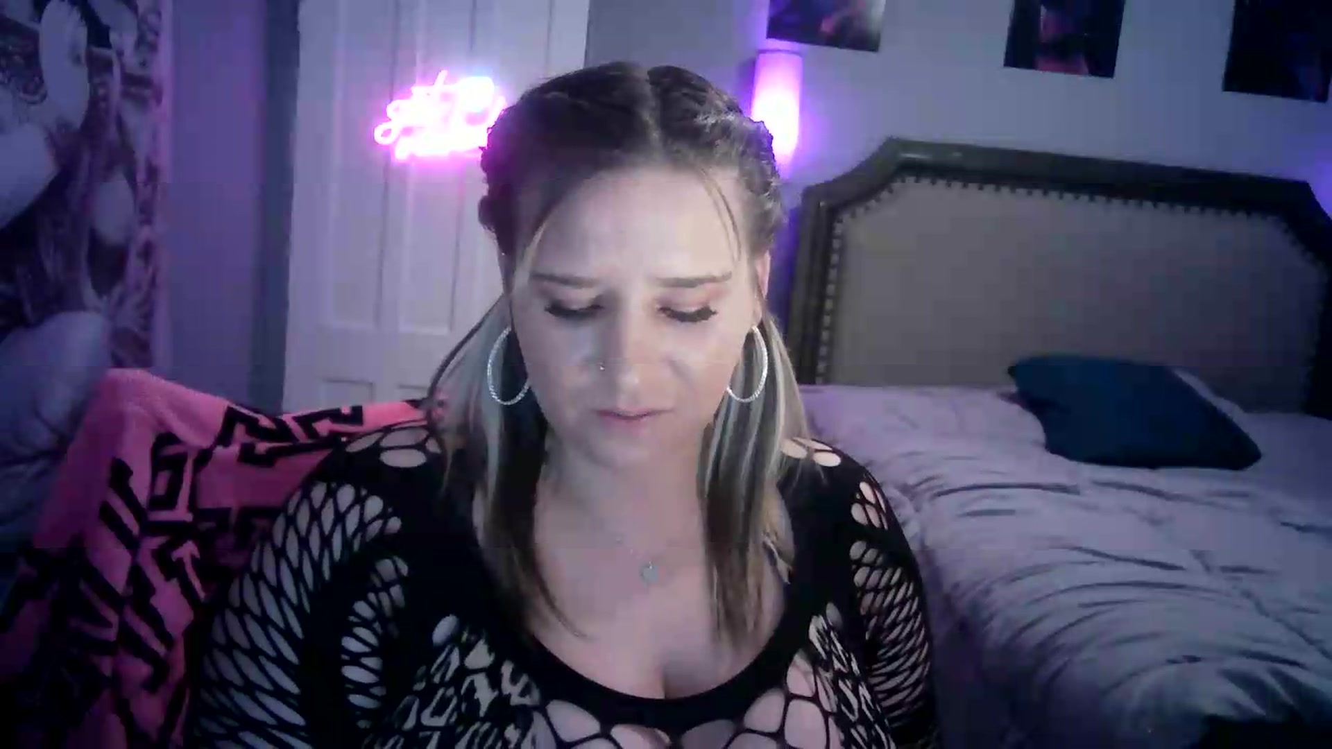 Gallery image thumbnail from LusciousLindz's myfreecams stream on, 08/07/2026, 22:22 image 5 of 20