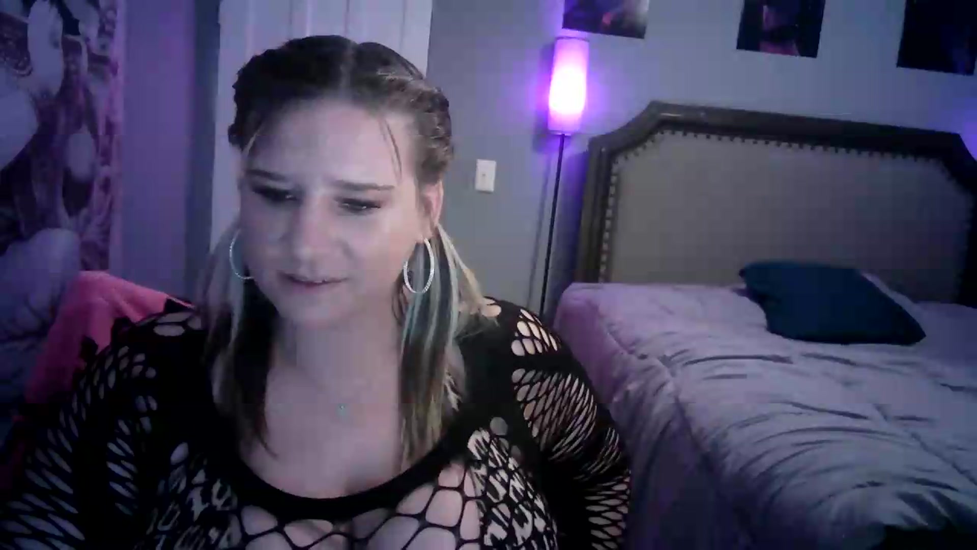 Gallery image thumbnail from LusciousLindz's myfreecams stream on, 08/07/2026, 22:22 image 6 of 20