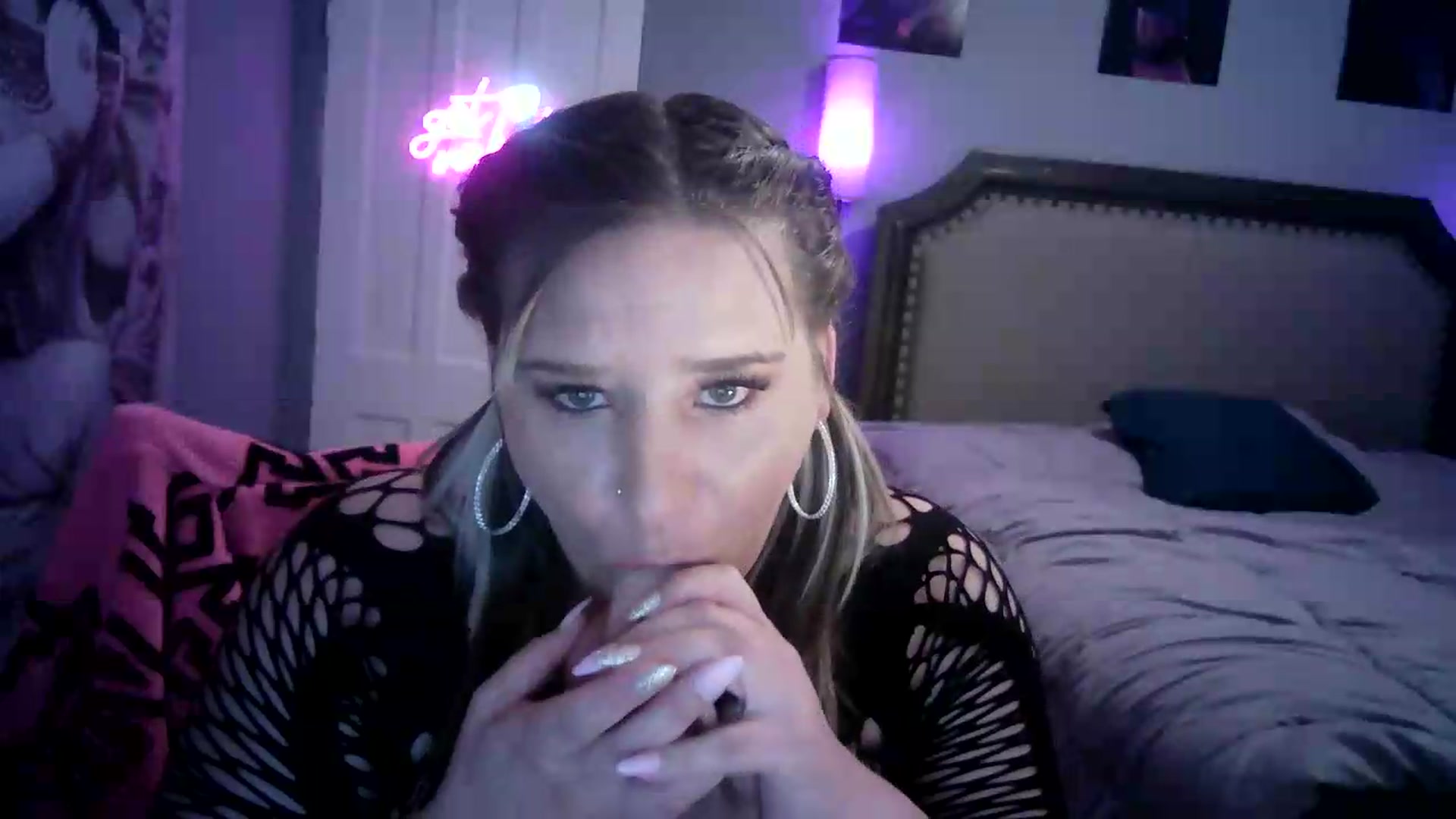 Gallery image thumbnail from LusciousLindz's myfreecams stream on, 08/07/2026, 22:22 image 2 of 20