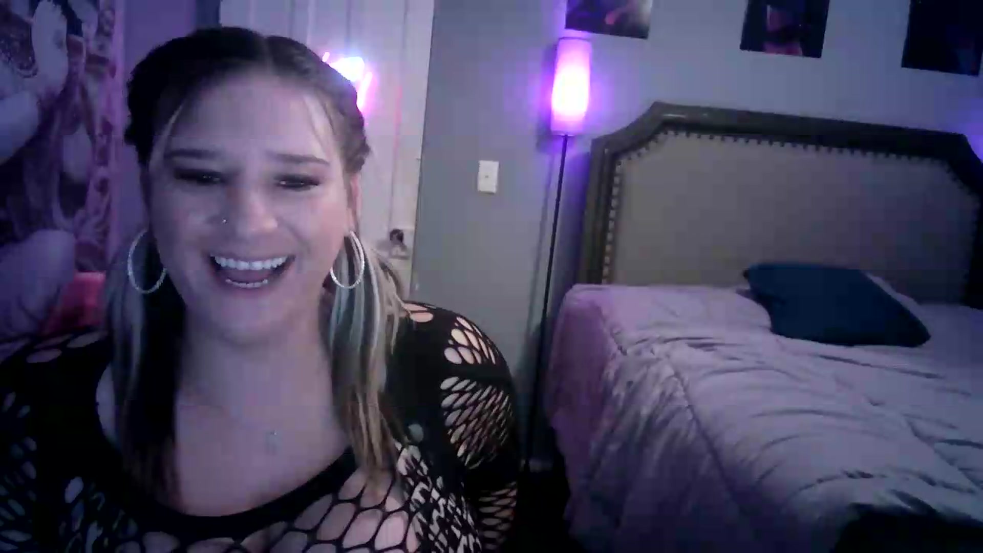 Gallery image thumbnail from LusciousLindz's myfreecams stream on, 08/07/2026, 22:22 image 17 of 20