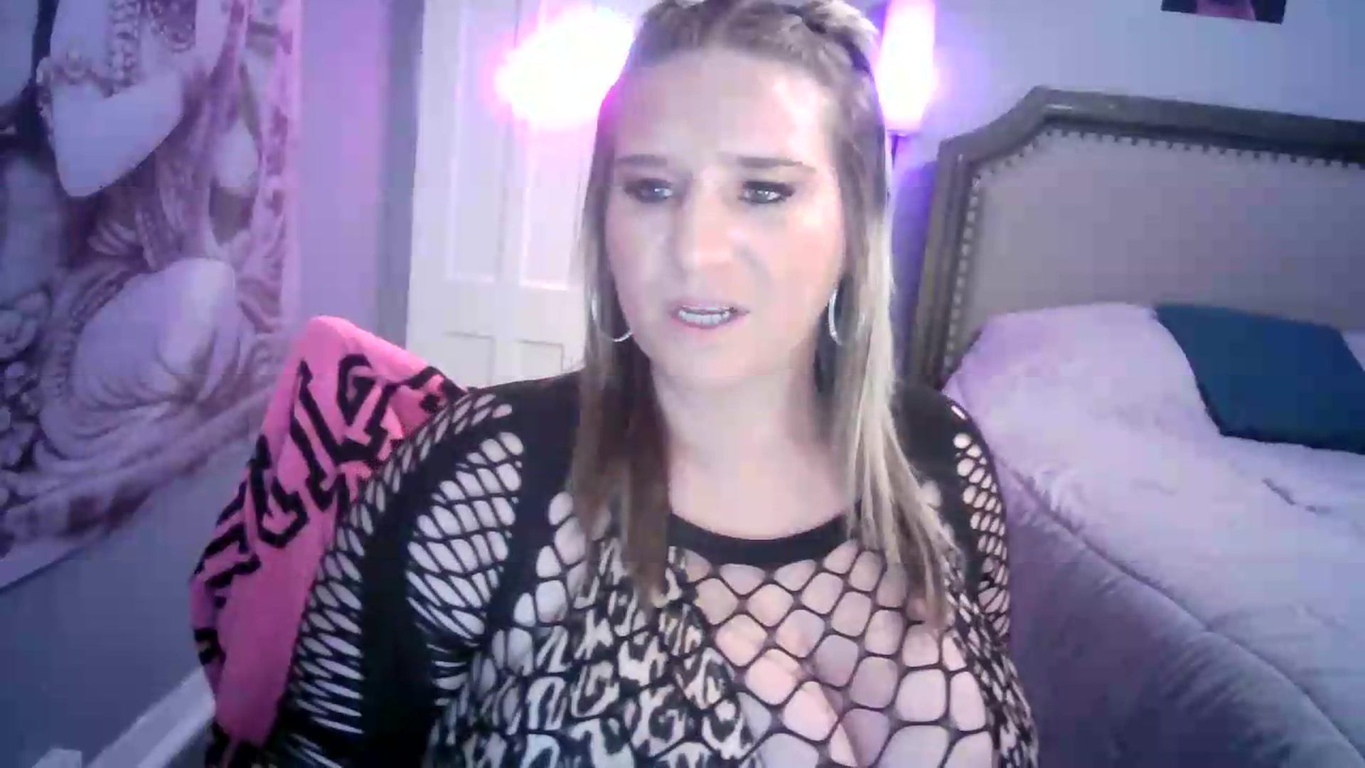 Gallery image thumbnail from LusciousLindz's myfreecams stream on, 08/09/2026, 21:37 image 15 of 20