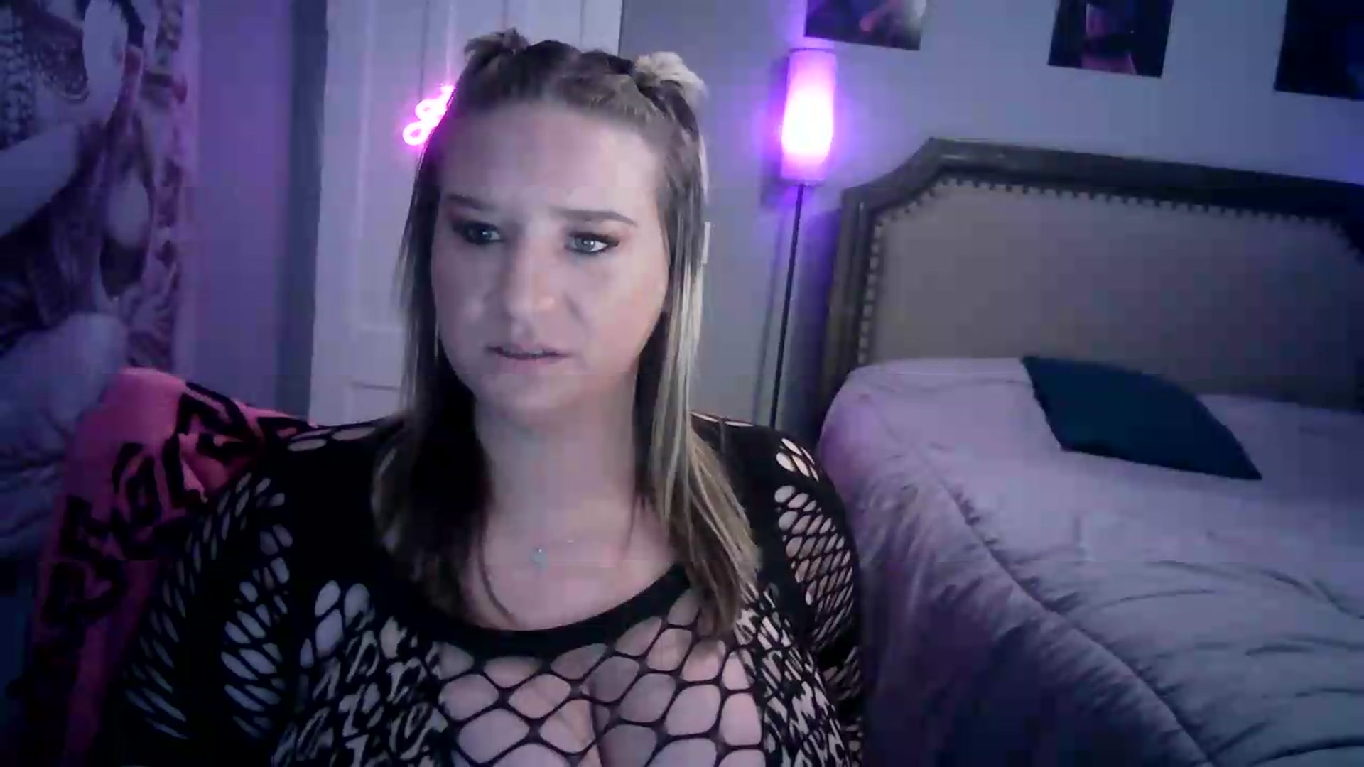 Gallery image thumbnail from LusciousLindz's myfreecams stream on, 08/10/2026, 18:36 image 17 of 20