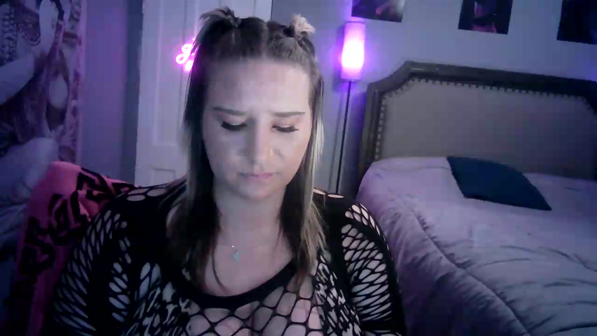 Gallery image thumbnail from LusciousLindz's myfreecams stream on, 08/10/2026, 18:36 image 18 of 20