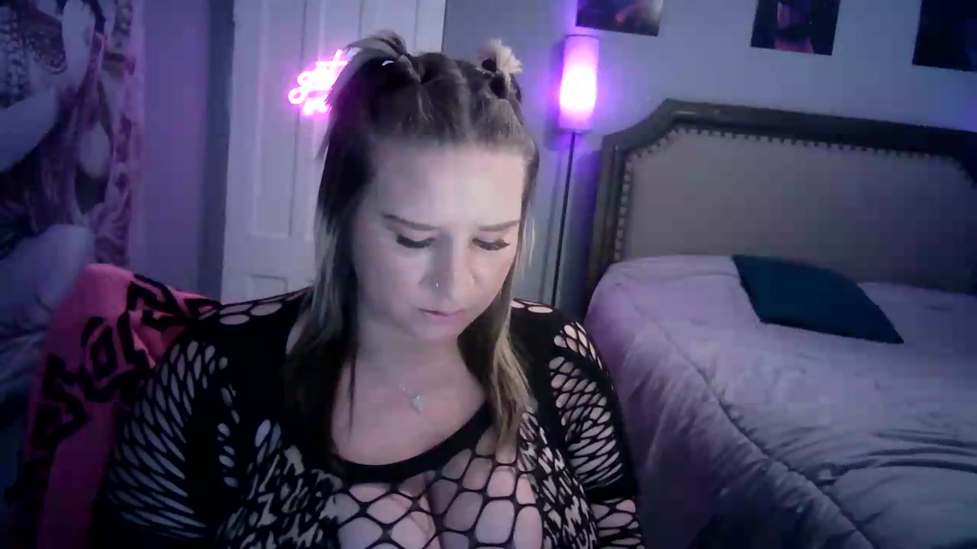 Gallery image thumbnail from LusciousLindz's myfreecams stream on, 08/10/2026, 18:36 image 4 of 20