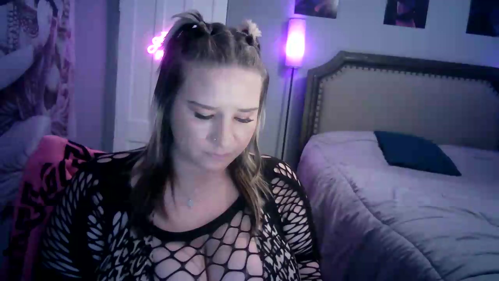 Gallery image thumbnail from LusciousLindz's myfreecams stream on, 08/10/2026, 18:36 image 9 of 20