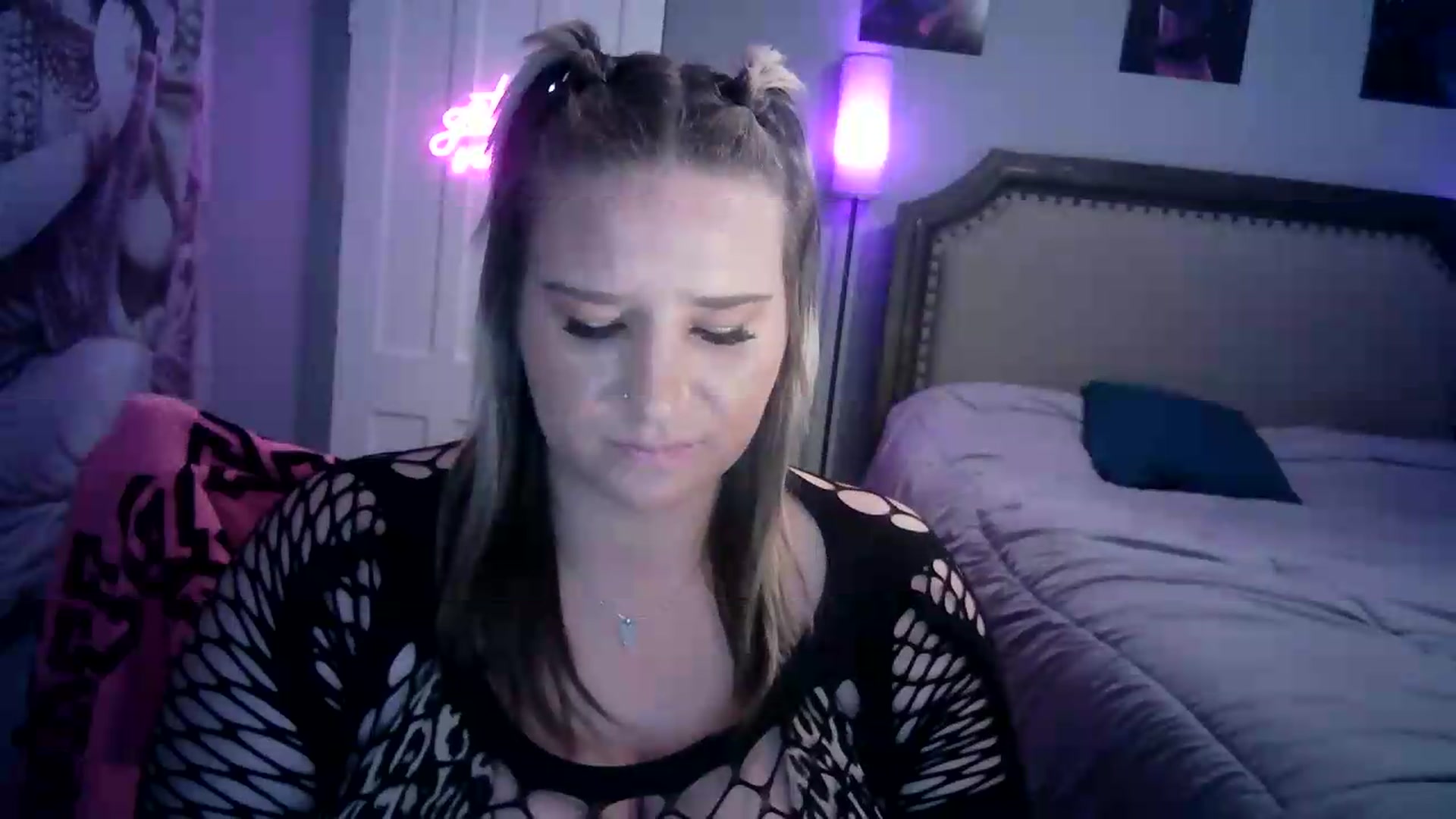 Gallery image thumbnail from LusciousLindz's myfreecams stream on, 08/10/2026, 19:52 image 17 of 20