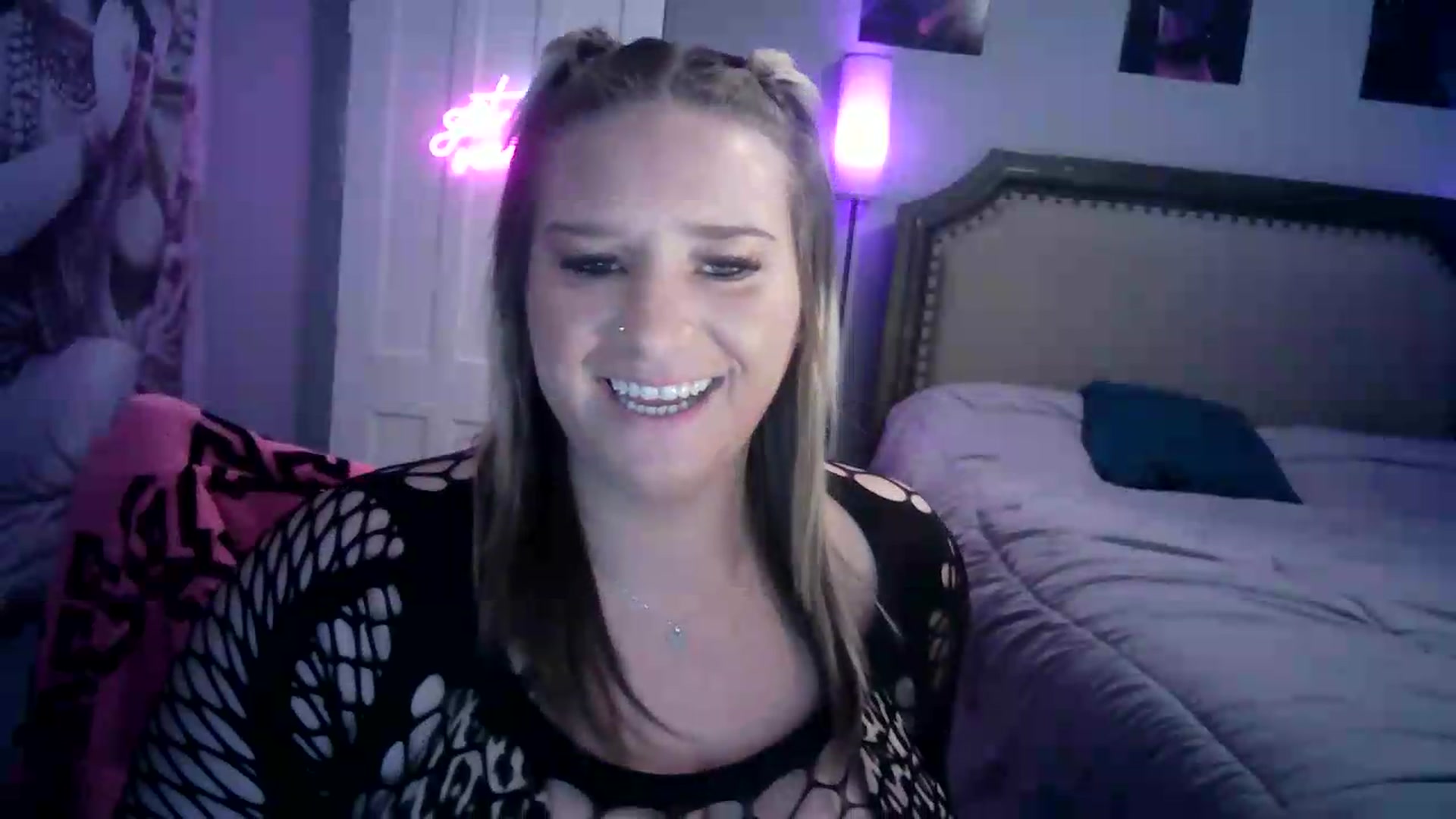 Gallery image thumbnail from LusciousLindz's myfreecams stream on, 08/10/2026, 19:52 image 16 of 20
