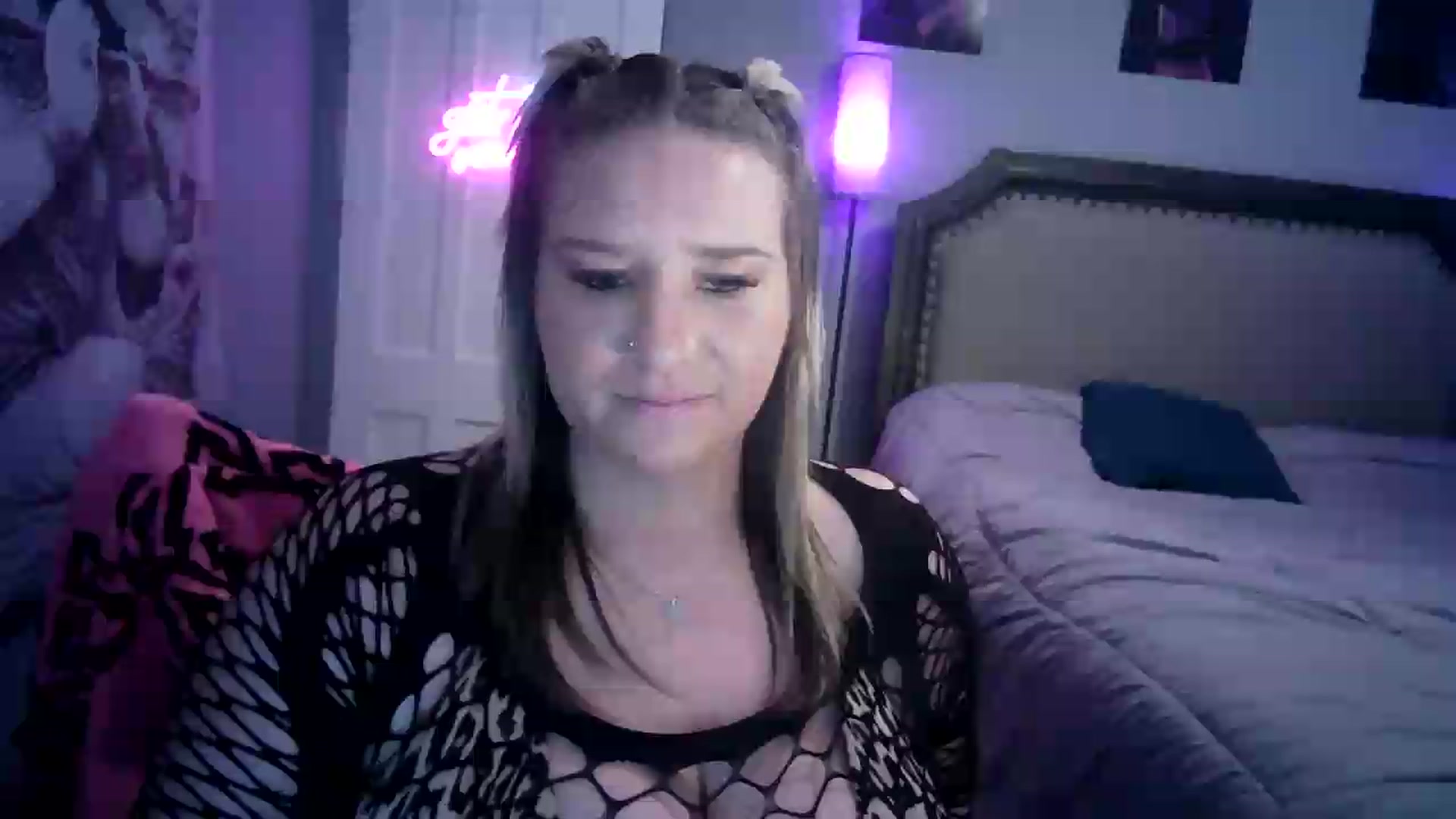 Gallery image thumbnail from LusciousLindz's myfreecams stream on, 08/10/2026, 19:52 image 6 of 20