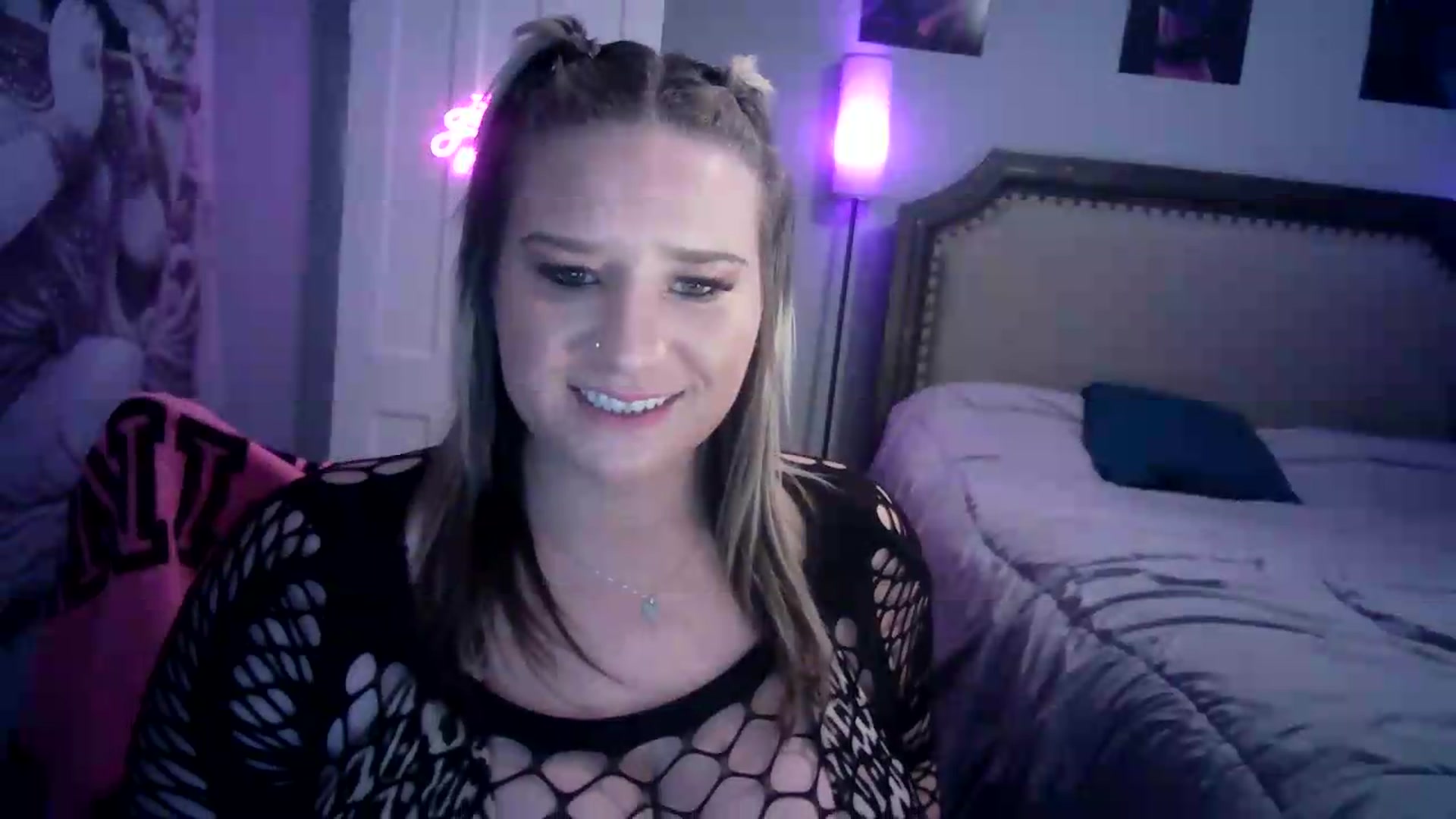 Gallery image thumbnail from LusciousLindz's myfreecams stream on, 08/10/2026, 21:11 image 2 of 20