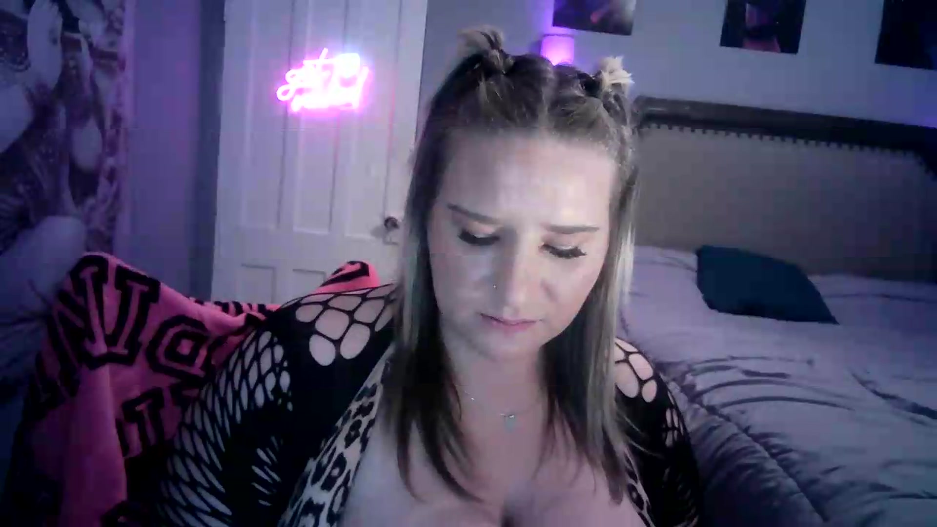 Gallery image thumbnail from LusciousLindz's myfreecams stream on, 08/10/2026, 21:11 image 13 of 20