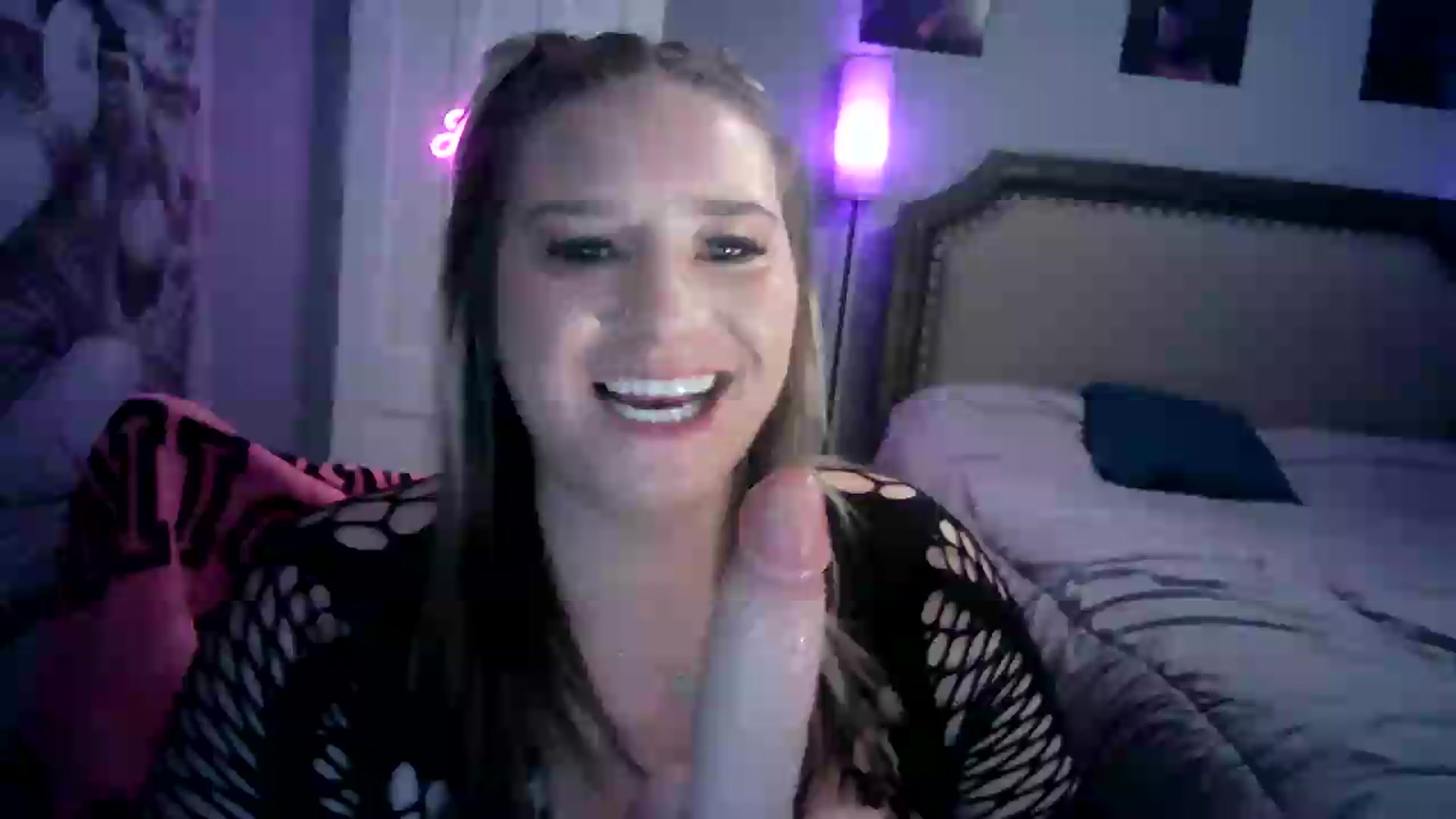 Gallery image thumbnail from LusciousLindz's myfreecams stream on, 08/10/2026, 21:11 image 1 of 20