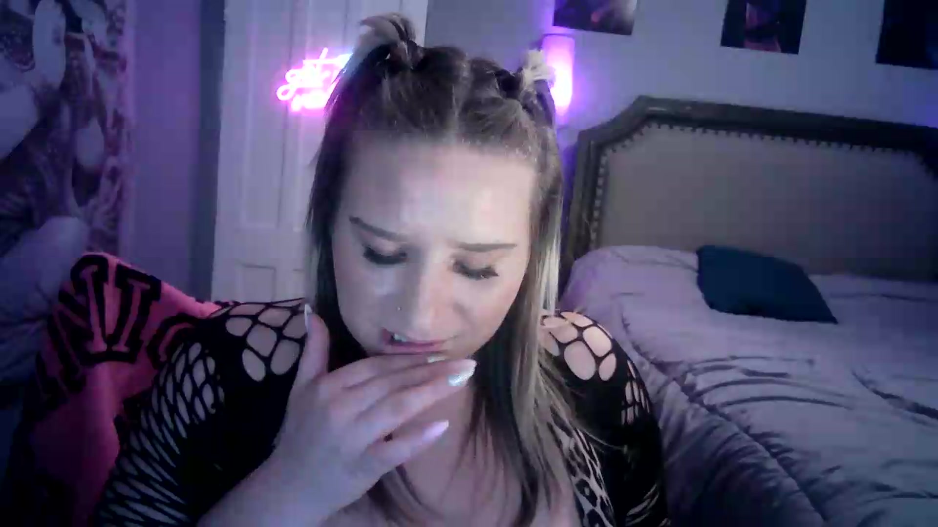 Gallery image thumbnail from LusciousLindz's myfreecams stream on, 08/10/2026, 21:11 image 10 of 20