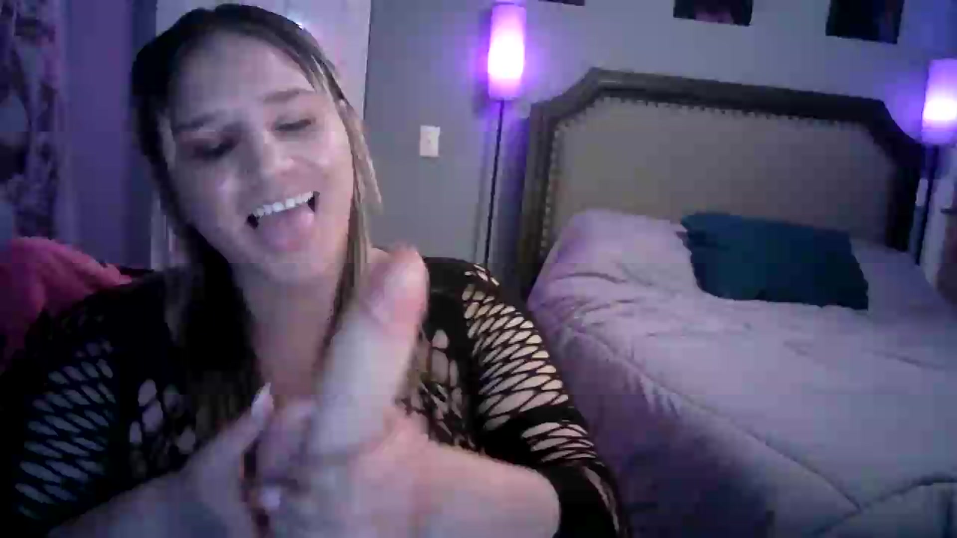 Gallery image thumbnail from LusciousLindz's myfreecams stream on, 08/11/2026, 21:45 image 14 of 20