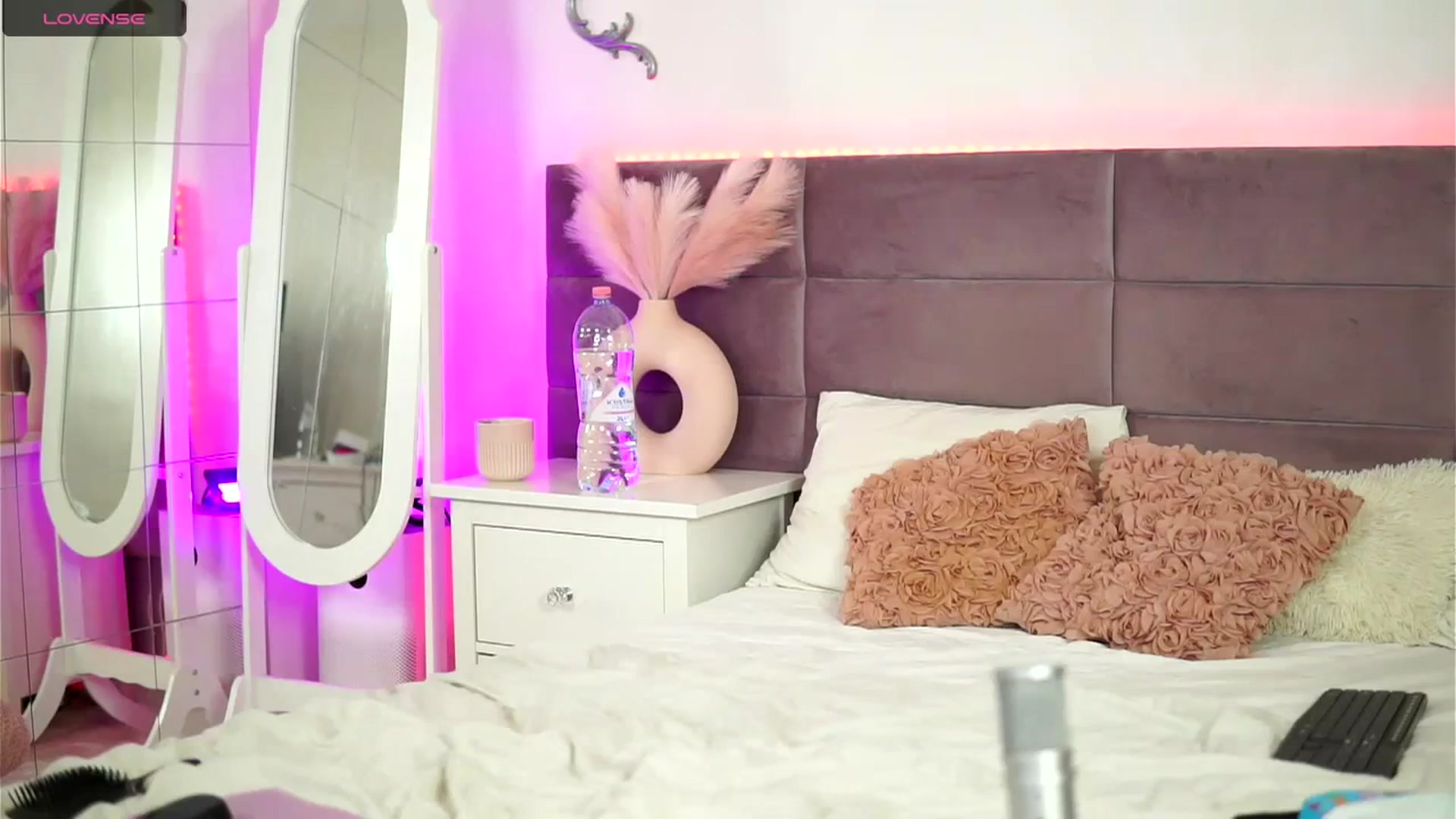Gallery image thumbnail from Lusi_lu28's myfreecams stream on, 10/04/2023, 03:08 image 14 of 20