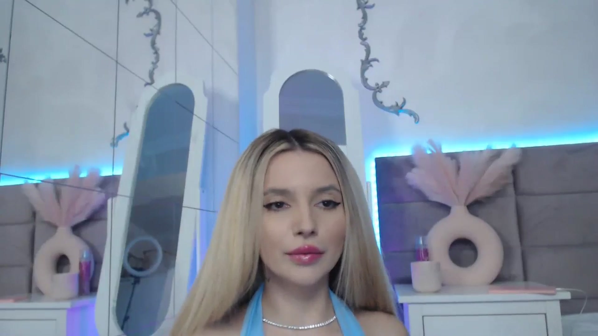 Gallery image thumbnail from Lusi_lu28's myfreecams stream on, 10/09/2023, 02:34 image 13 of 20