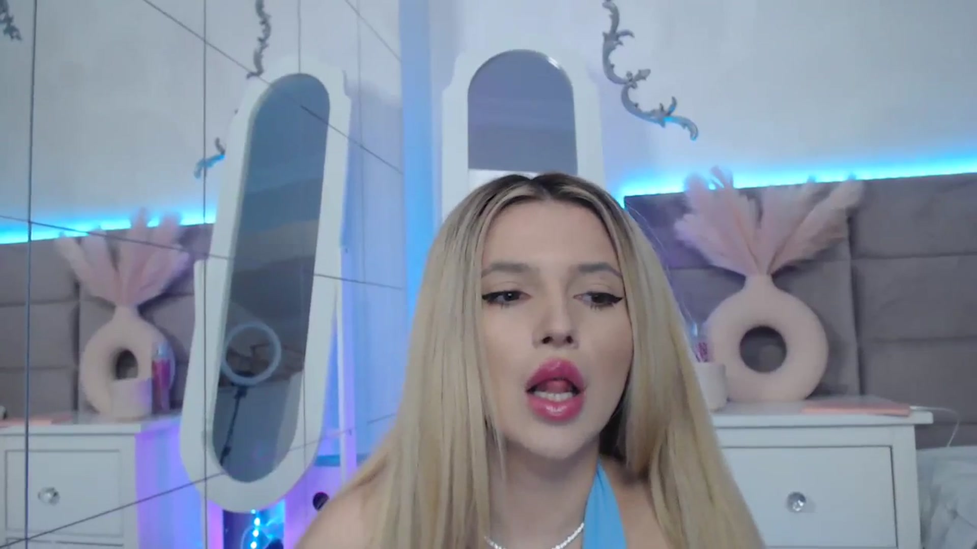 Gallery image thumbnail from Lusi_lu28's myfreecams stream on, 10/09/2023, 02:34 image 4 of 20