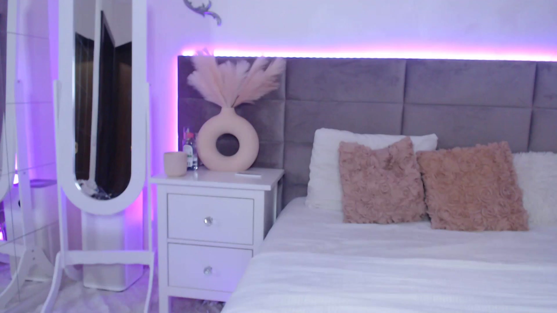 Gallery image thumbnail from Lusi_lu28's myfreecams stream on, 10/20/2023, 17:43 image 12 of 20