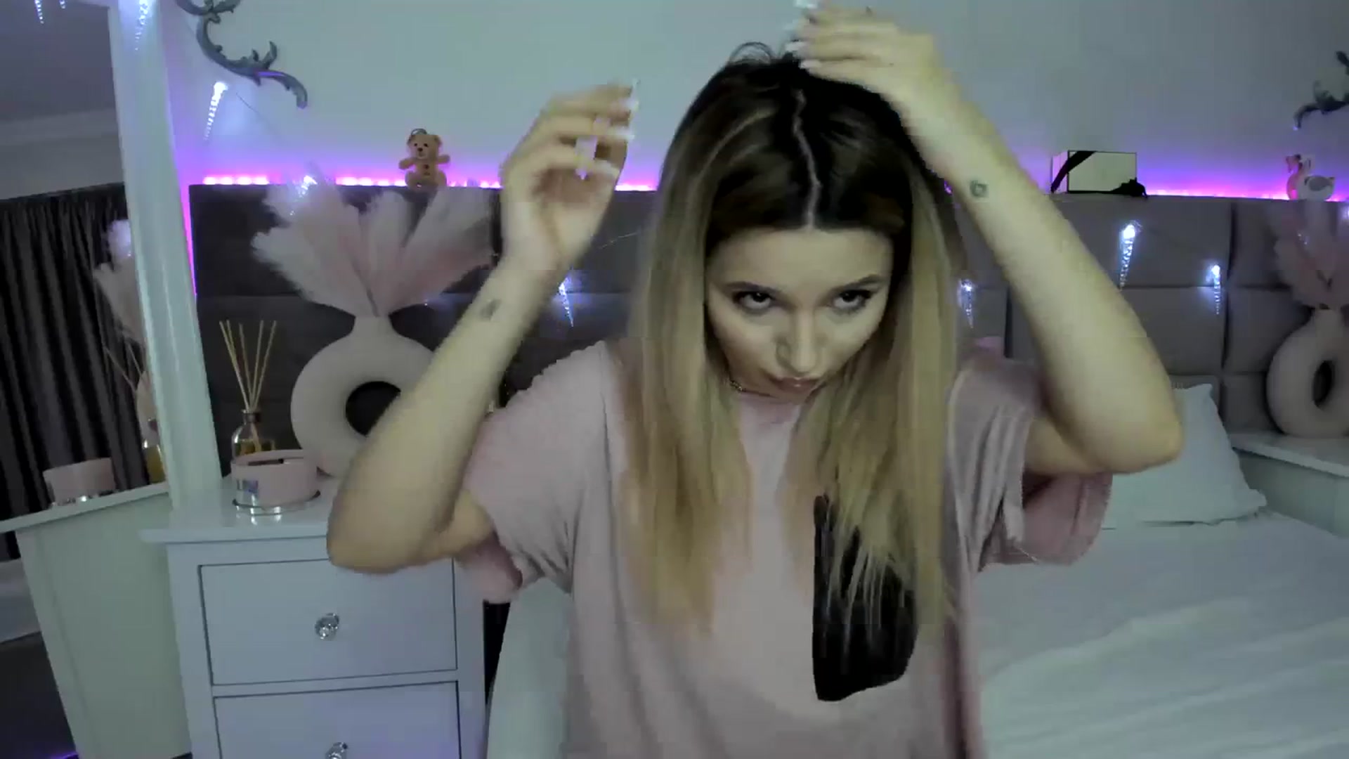 Gallery image thumbnail from Lusi_lu28's myfreecams stream on, 01/26/2024, 06:02 image 13 of 20