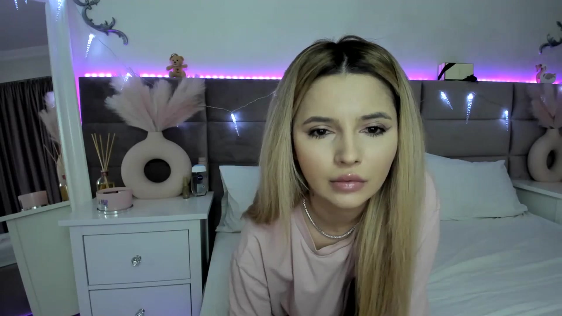 Gallery image thumbnail from Lusi_lu28's myfreecams stream on, 01/26/2024, 06:02 image 16 of 20