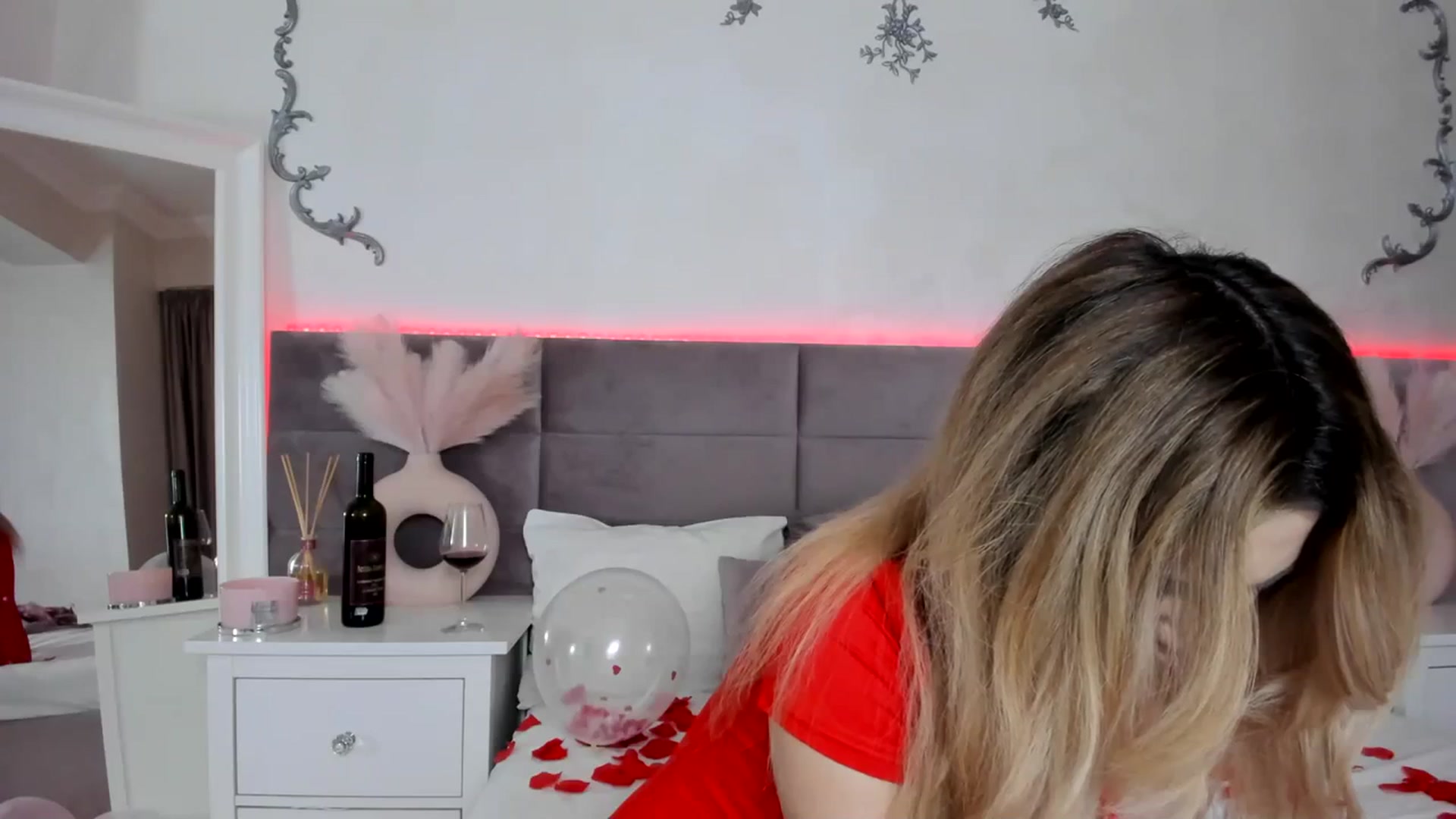 Gallery image thumbnail from Lusi_lu28's myfreecams stream on, 02/15/2024, 03:26 image 5 of 20