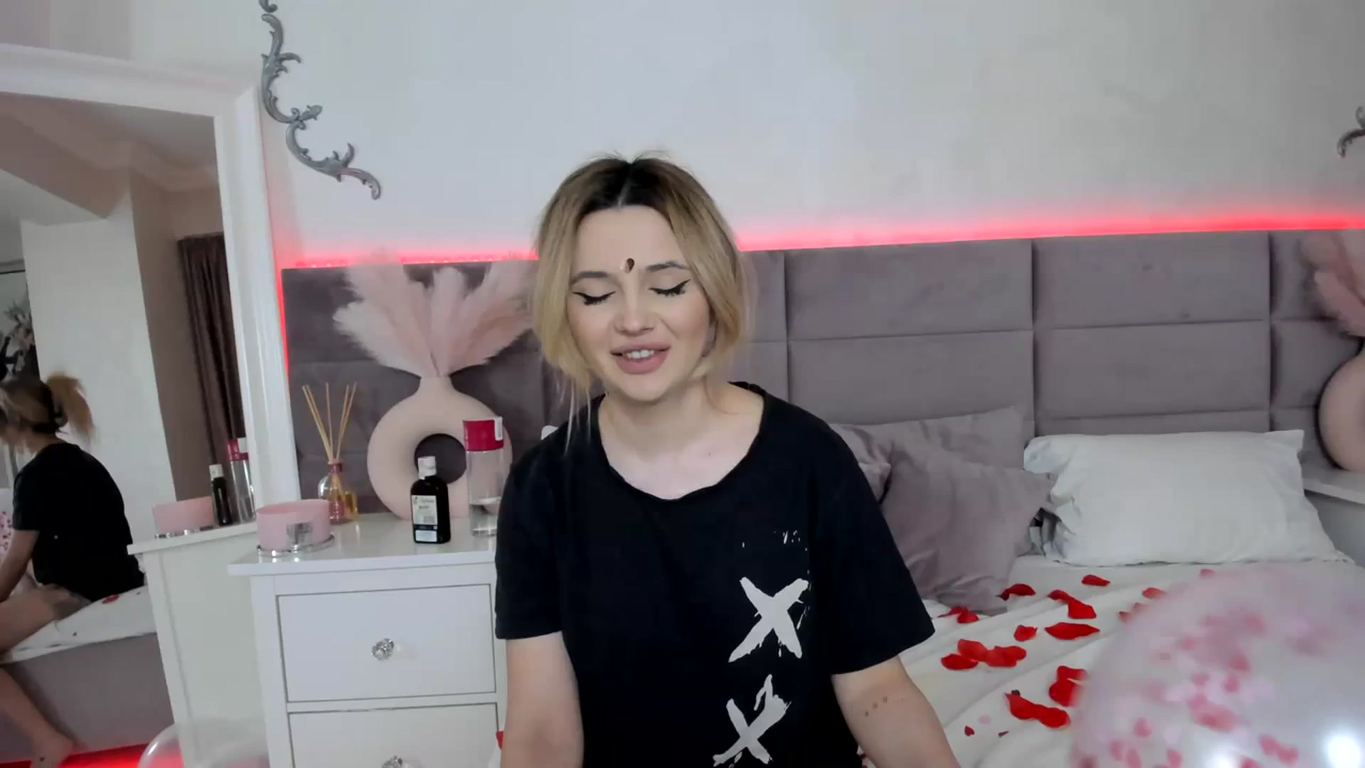 Gallery image thumbnail from Lusi_lu28's myfreecams stream on, 02/15/2024, 05:31 image 10 of 20