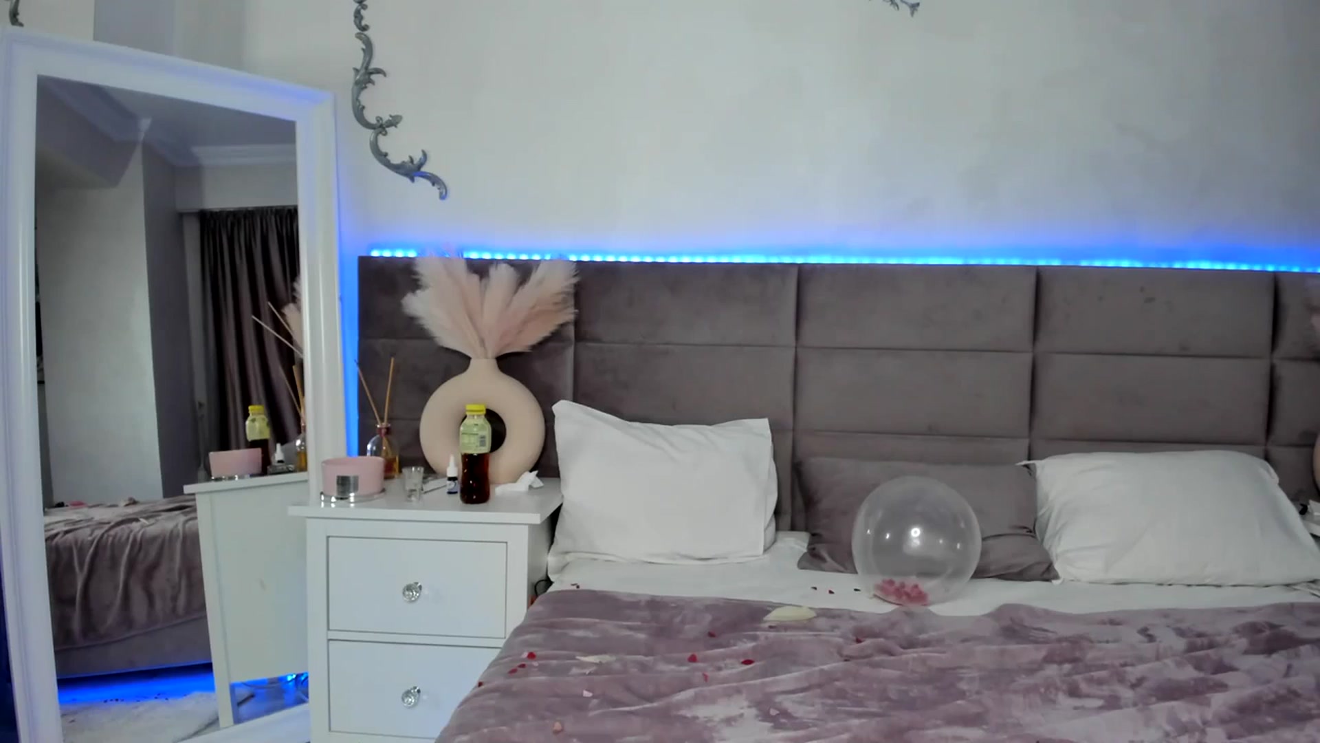 Gallery image thumbnail from Lusi_lu28's myfreecams stream on, 02/29/2024, 08:19 image 12 of 20