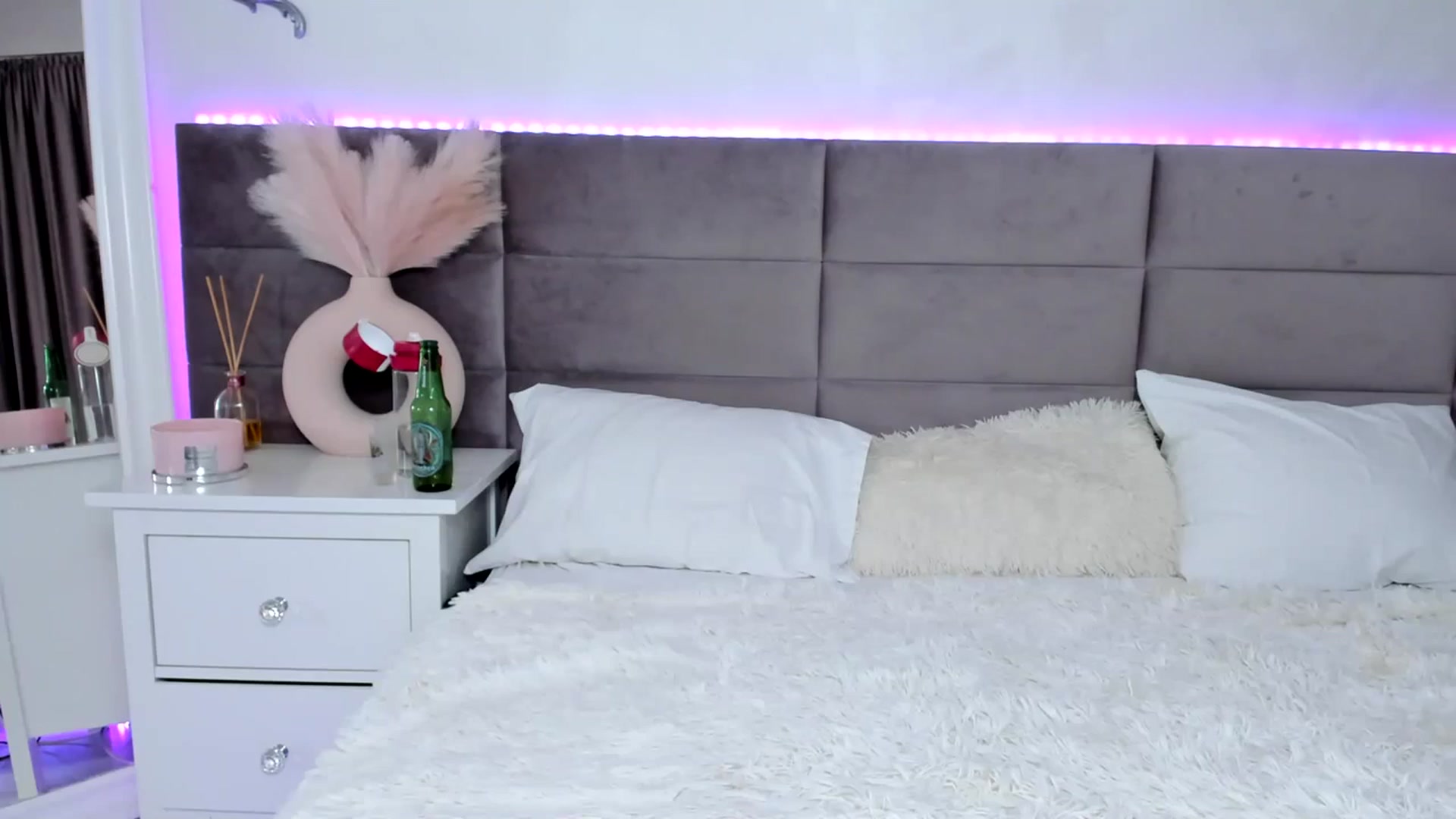 Gallery image thumbnail from Lusi_lu28's myfreecams stream on, 03/25/2024, 05:05 image 19 of 20
