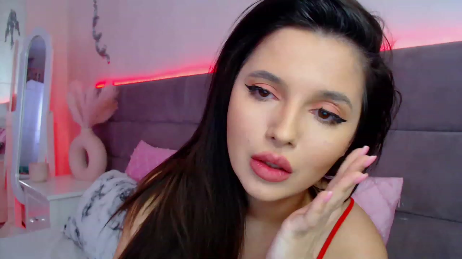 Gallery image thumbnail from Lusianne's myfreecams stream on, 05/09/2023, 05:04 image 11 of 20