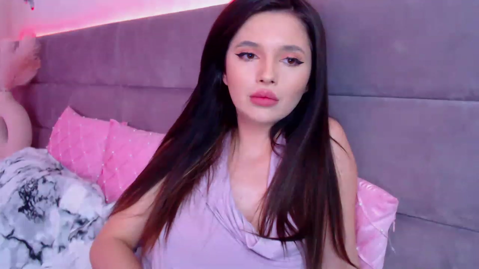 Gallery image thumbnail from Lusianne's myfreecams stream on, 05/09/2023, 06:36 image 18 of 20
