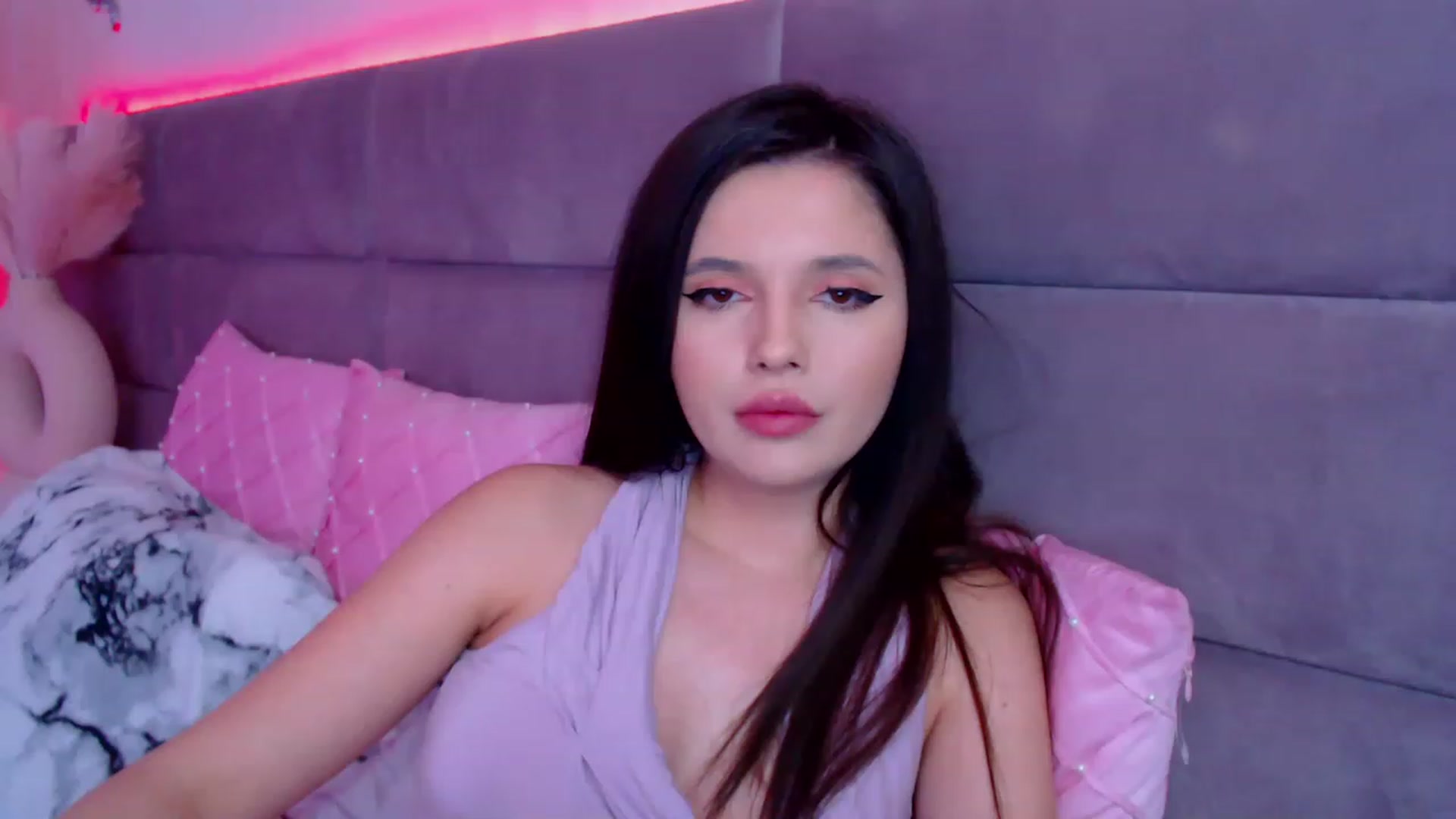 Gallery image thumbnail from Lusianne's myfreecams stream on, 05/09/2023, 06:36 image 19 of 20