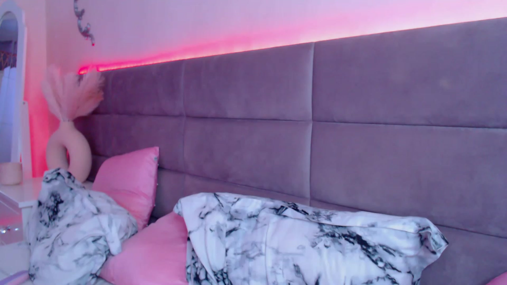 Gallery image thumbnail from Lusianne's myfreecams stream on, 05/10/2023, 03:24 image 11 of 20