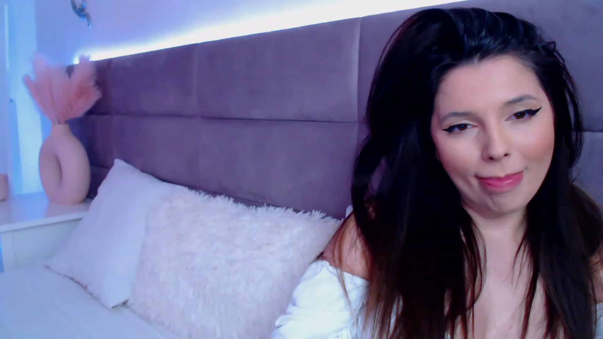 Gallery image thumbnail from Lusianne_28's myfreecams stream on, 05/26/2023, 01:31 image 3 of 20
