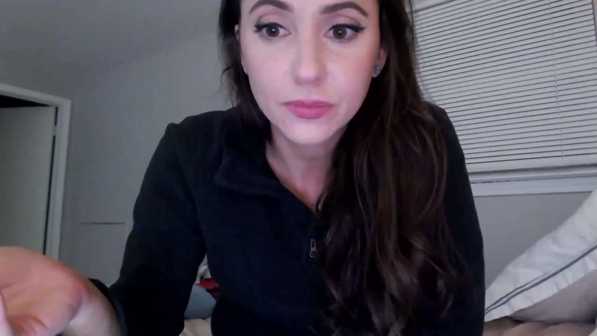 Gallery image thumbnail from Lust_4_Life's myfreecams stream on, 11/17/2022, 04:13 image 10 of 20