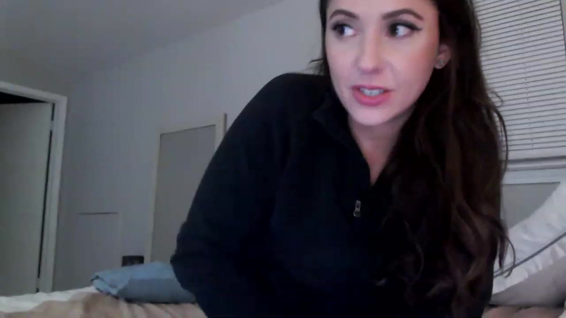 Gallery image thumbnail from Lust_4_Life's myfreecams stream on, 11/17/2022, 04:13 image 8 of 20