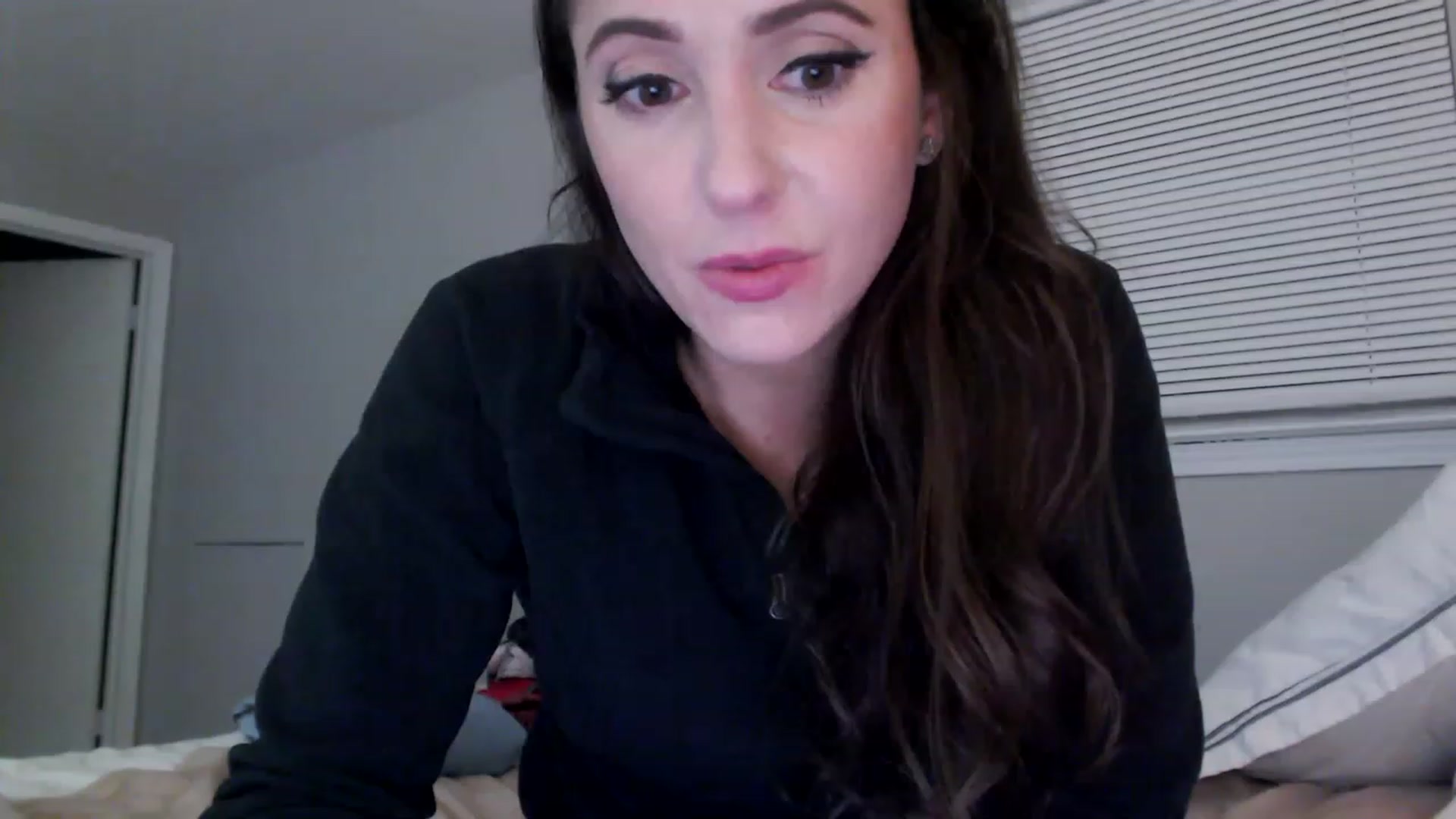 Gallery image thumbnail from Lust_4_Life's myfreecams stream on, 11/17/2022, 04:13 image 9 of 20