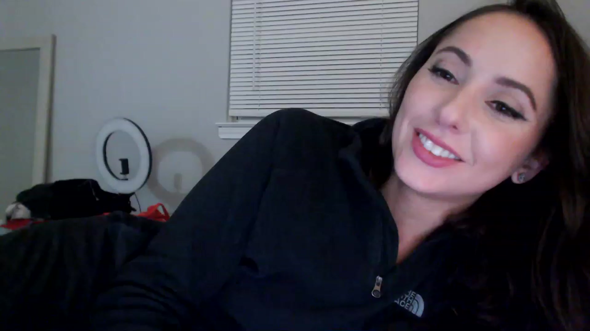 Gallery image thumbnail from Lust_4_Life's myfreecams stream on, 11/17/2022, 04:13 image 17 of 20