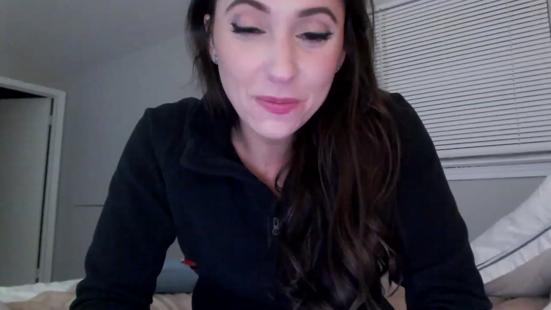 Gallery image thumbnail from Lust_4_Life's myfreecams stream on, 11/17/2022, 04:13 image 11 of 20