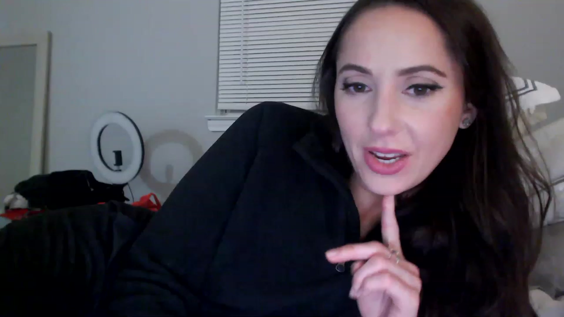 Gallery image thumbnail from Lust_4_Life's myfreecams stream on, 11/17/2022, 04:13 image 15 of 20